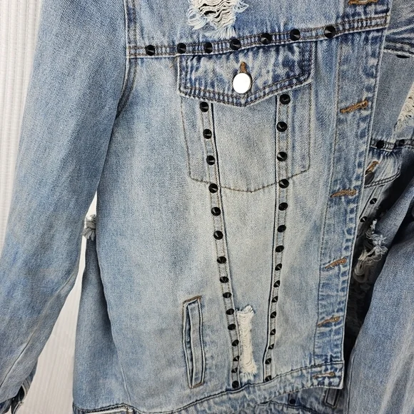 Floral Embroidered Denim Jacket with Butterfly Design - Picture 5 of 10